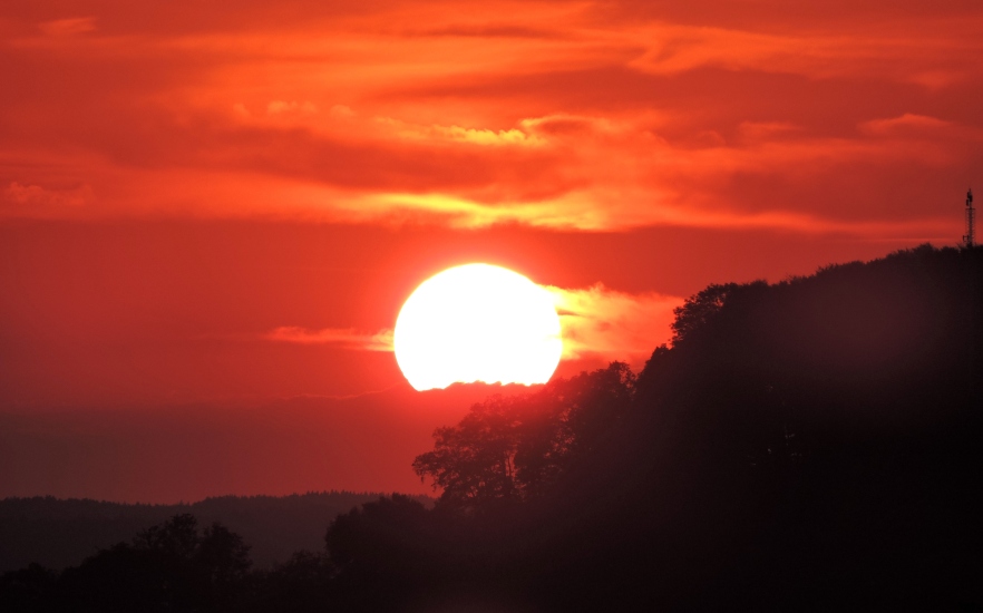 Sonnenuntergang am 13.06.2015 in Feichten bei Berndorf, nur ein paar Minuten später nachdem die Sonne über dem Haunsberg untergegangen ist.