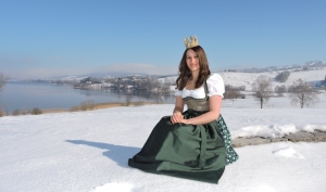 Unsere Heukönigin Lorena diesmal als Schneekönigin beim Fotoshooting im Winter