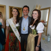 Unsere Gastgeber - Apfelkönigin Judith und Bürgermeister mit Franziska