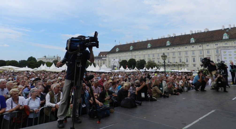 Neuer Besucherrekord, über 340 000 Menschen kamen zu diesem Erntedankfest am Wiener Heldenplatz 2014