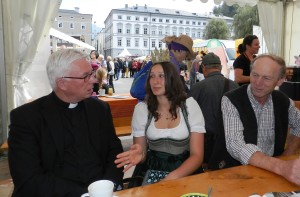 Heukönigin Lorena mit Erzbischof Franz Lackner 1