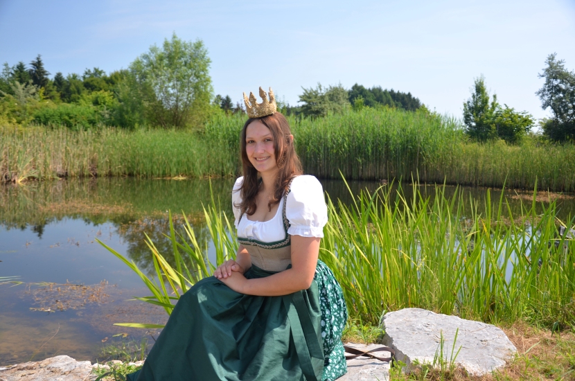 Königin Lorena im Kräutergarten 4