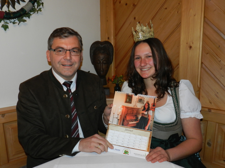 Landesrat Sepp Schwaiger mit Heukönigin Lorena Grabner 