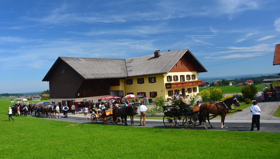 Raststation beim Fuchsnbauer in Geiersberg, wo nicht nur die Gäste sondern auch die Pferde bestens versorgt wurden. Alles organisiert und durchgeführt durch Fam. Wimmer dem Reitstall Kreuzweg