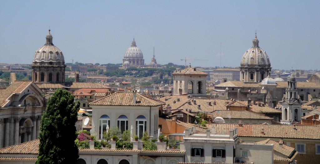 ROM - Übersicht mit Petersdom im Hintergrund